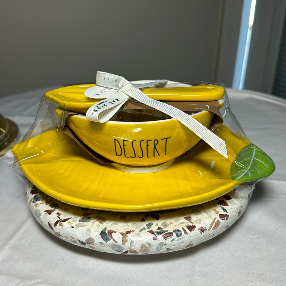 Rae Dunn lemon dessert set